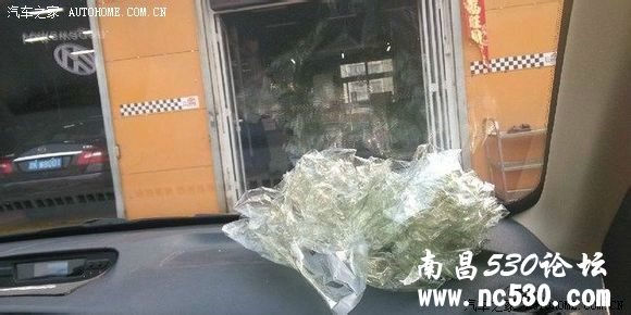 带着朋友家小逸子去贴膜咯