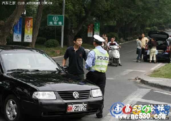 最牛的交警PK最嚣张的军车司机