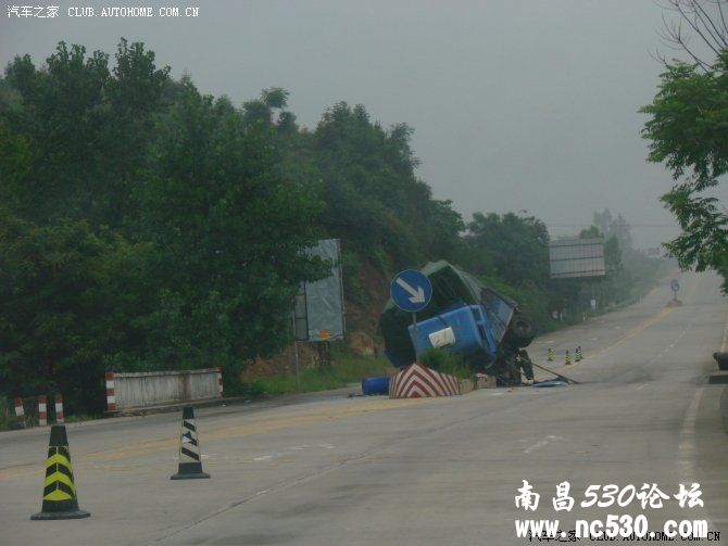 看看脑残设计师设计的公路桥