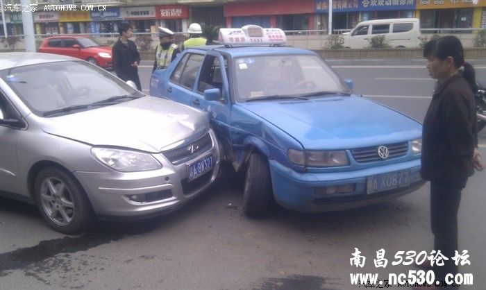 大家开车要特别注意出租车（图）