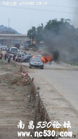 五一 赣州大余 车着火了 剩壳了