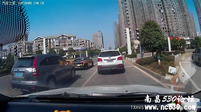 红谷滩惊现土豪车